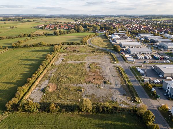 Unbebautes Gewerbegrundstück am Ortsrand – Wertermittlung für Bauland